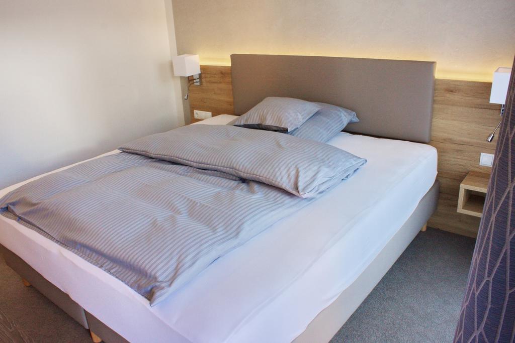 Stichwehs Hotel Am Bahnhof Elze ภายนอก รูปภาพ