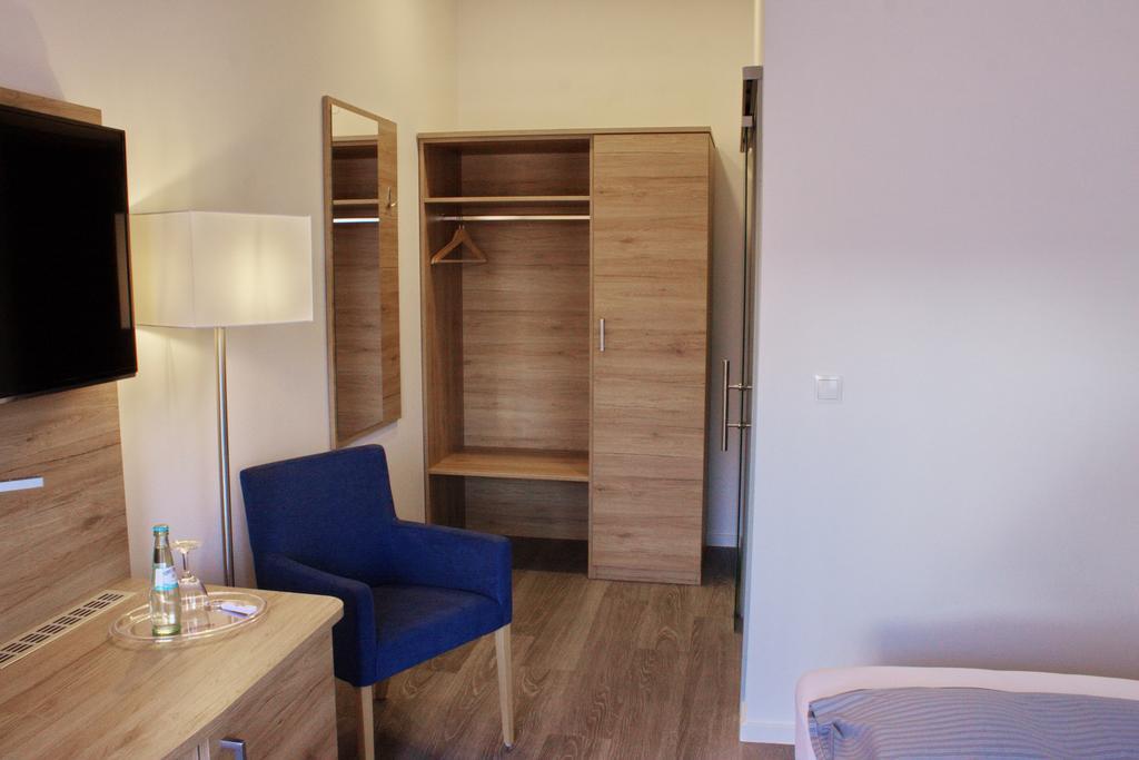 Stichwehs Hotel Am Bahnhof Elze ภายนอก รูปภาพ