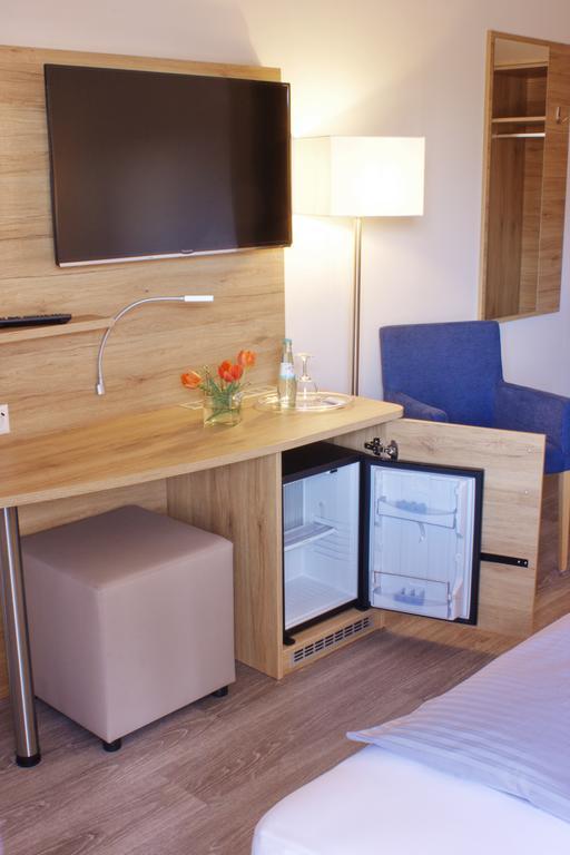 Stichwehs Hotel Am Bahnhof Elze ภายนอก รูปภาพ