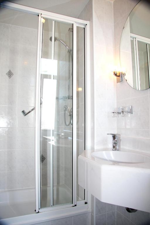Stichwehs Hotel Am Bahnhof Elze ภายนอก รูปภาพ