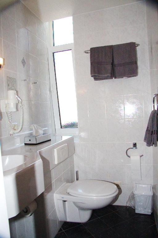 Stichwehs Hotel Am Bahnhof Elze ภายนอก รูปภาพ